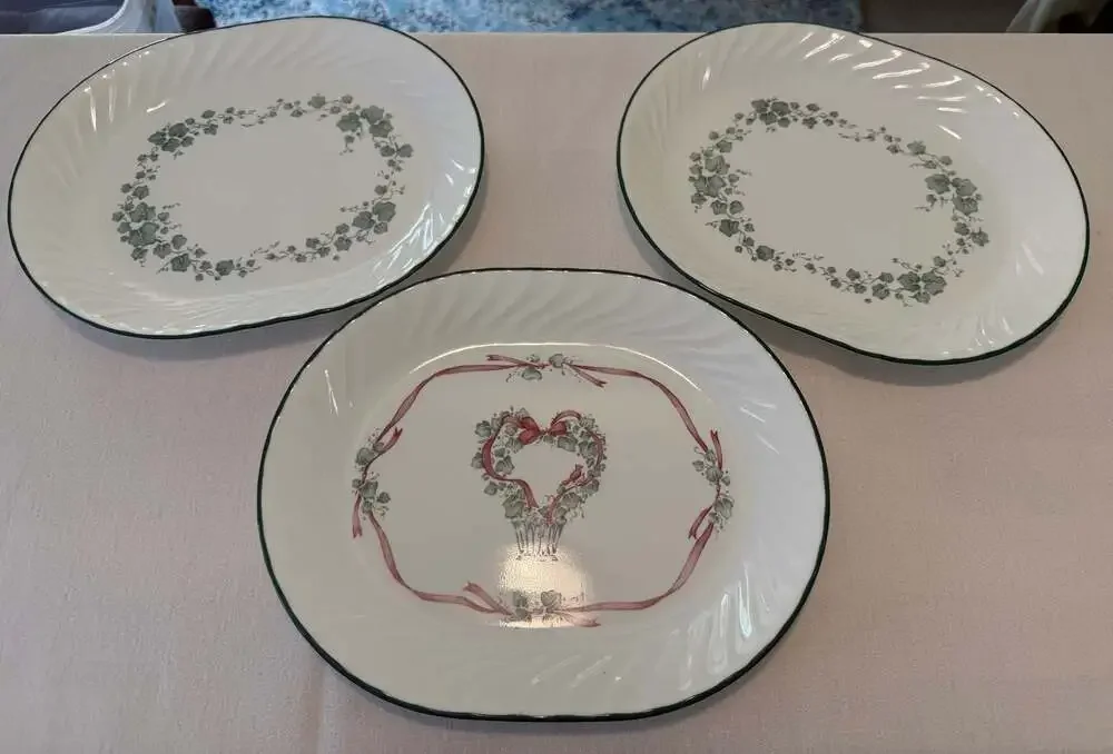 Set of 3 Corelle Callaway Holiday Serving Platters with Ivy and Ribbon Motif